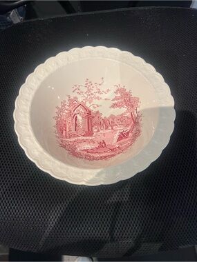TAYLOR SMITH & TAYLOR ENGLISH ABBEY RED ROUND VEGETABLE BOWL 7 3/4"